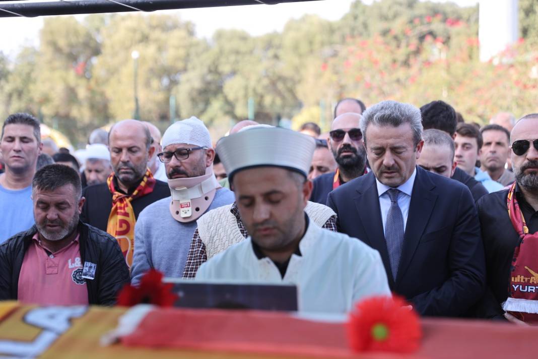 Galatasaraylı Yiğit Bodrum'da toprağa verildi. Son isteğini Galatasaraylı futbolcular yerine getirmedi. Volkan Demirel gitti 2